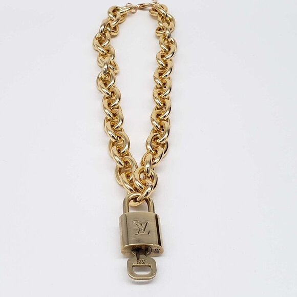 100% Auth Louis Vuitton Lock & Key with Unbranded Gold Plated Chain Necklace - Picture 1 of 7